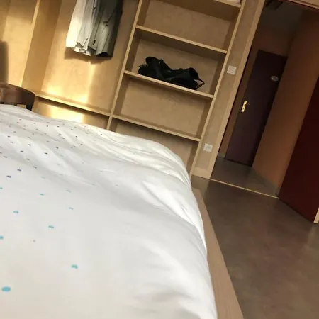 住宿加早餐酒店 拉科隆贝尔酒店 3*